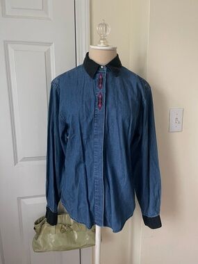 Vintage Wrangler Denim Button-Up Shirt with Black Collar and Cuffs